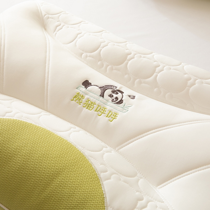 91家纺网 家纺一手货源 找家纺 珍贝家纺 2024新款A类凉感丝熊猫呼呼枕芯护颈枕头 熊猫呼呼-嫩绿 48x74cm/只