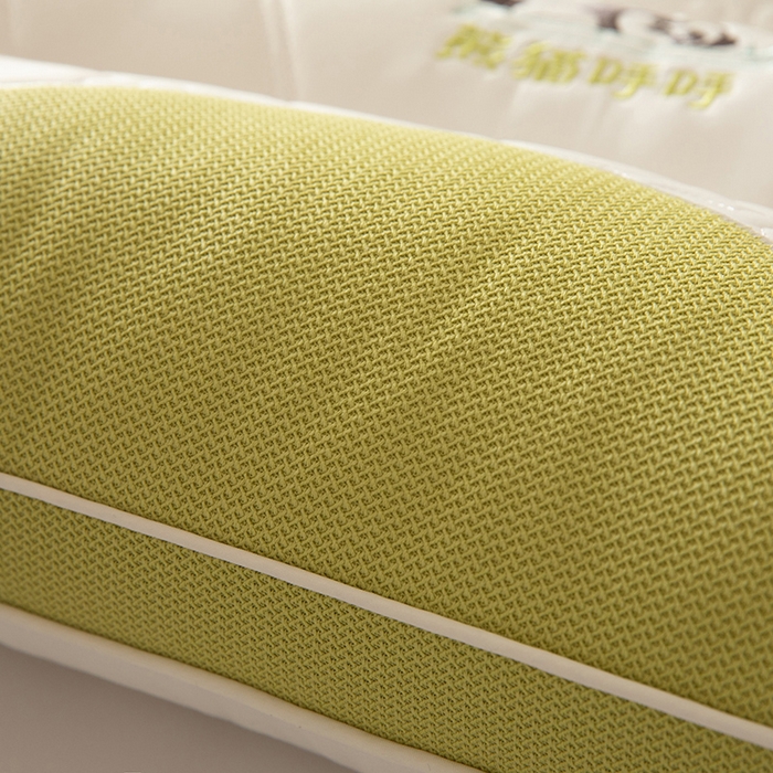 91家纺网 家纺一手货源 找家纺 珍贝家纺 2024新款A类凉感丝熊猫呼呼枕芯护颈枕头 熊猫呼呼-嫩绿 48x74cm/只