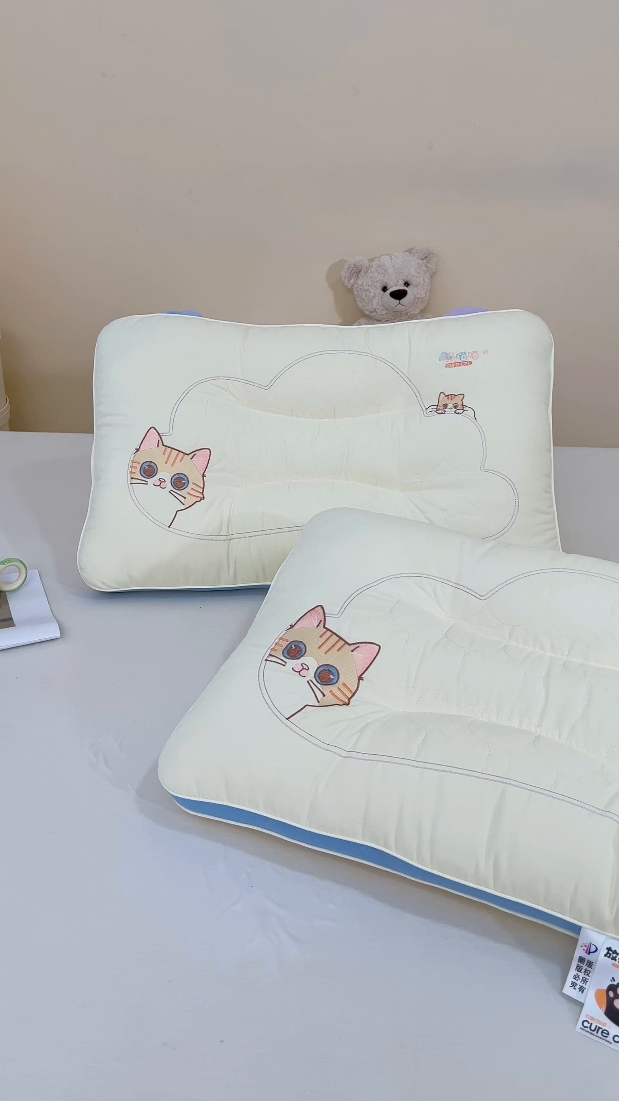 91家纺网 家纺一手货源 找家纺 珍贝家纺 2025新款立体卡通刺绣枕头枕芯-朵喵喵 朵喵喵-蓝色 48x74cm中枕/只