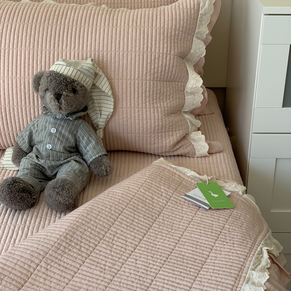 91家纺网 家纺一手货源 找家纺 汇庭 2025春夏新款美心床盖三件套系列 爱心豆沙