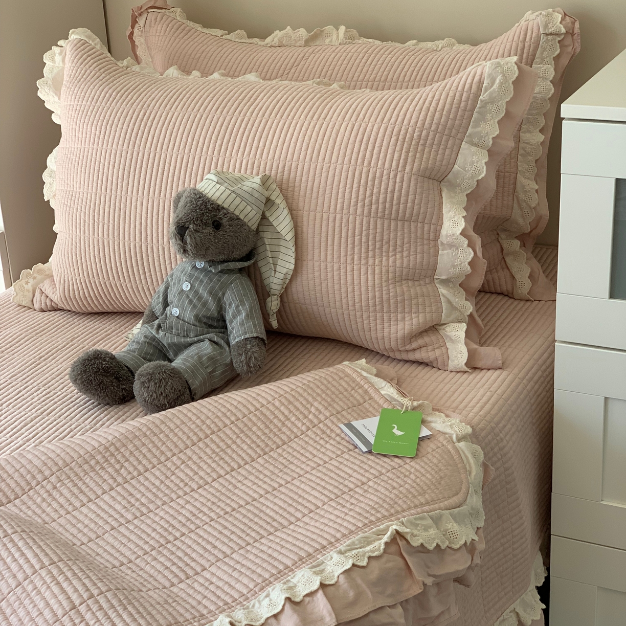 91家纺网 家纺一手货源 找家纺 汇庭 2025春夏新款美心床盖三件套系列 爱心豆沙