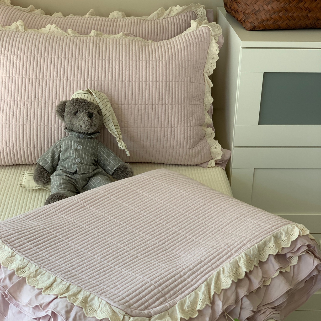 91家纺网 家纺一手货源 找家纺 汇庭 2025春夏新款美心床盖三件套系列 爱心罗兰紫