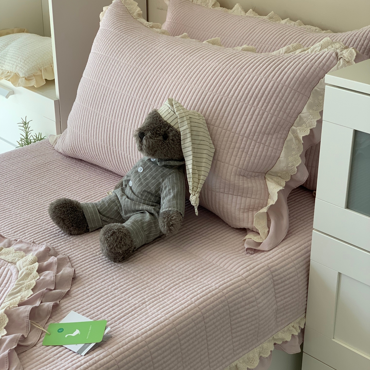 91家纺网 家纺一手货源 找家纺 汇庭 2025春夏新款美心床盖三件套系列 爱心罗兰紫