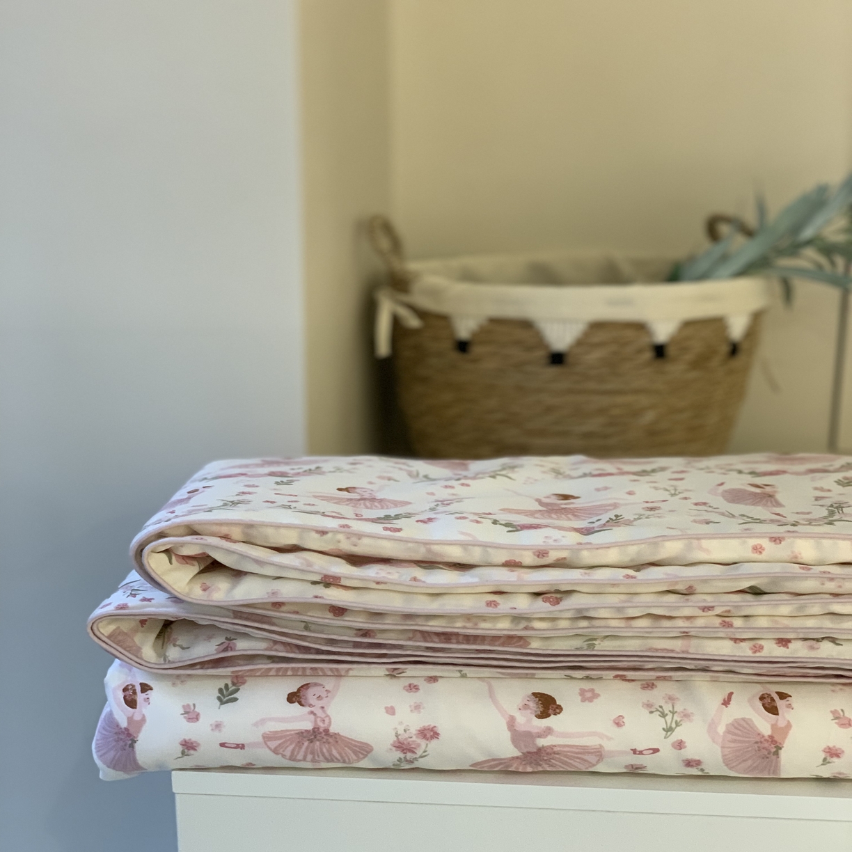 91家纺网 家纺一手货源 找家纺 汇庭 2025春夏新款蔓莎夏被系列夏凉被空调被单夏被 芭蕾女孩