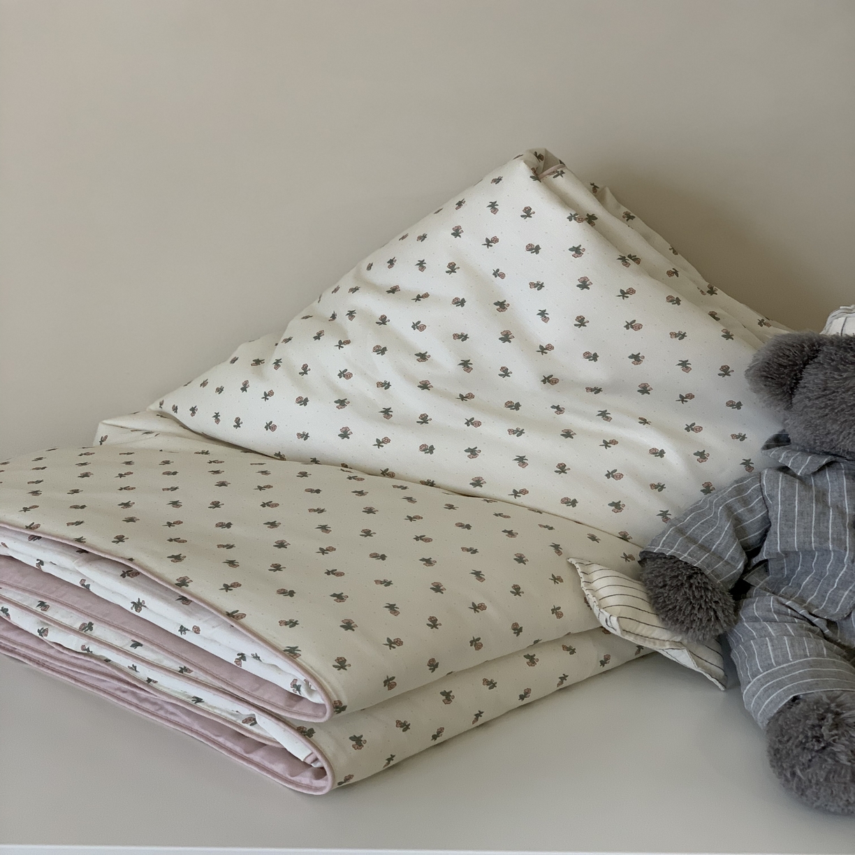 91家纺网 家纺一手货源 找家纺 汇庭 2025春夏新款蔓莎夏被系列夏凉被空调被单夏被 小美好