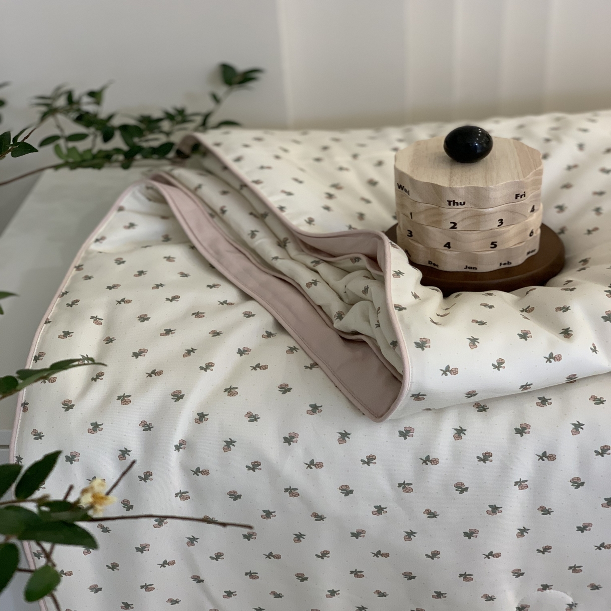 91家纺网 家纺一手货源 找家纺 汇庭 2025春夏新款蔓莎夏被系列夏凉被空调被单夏被 小美好