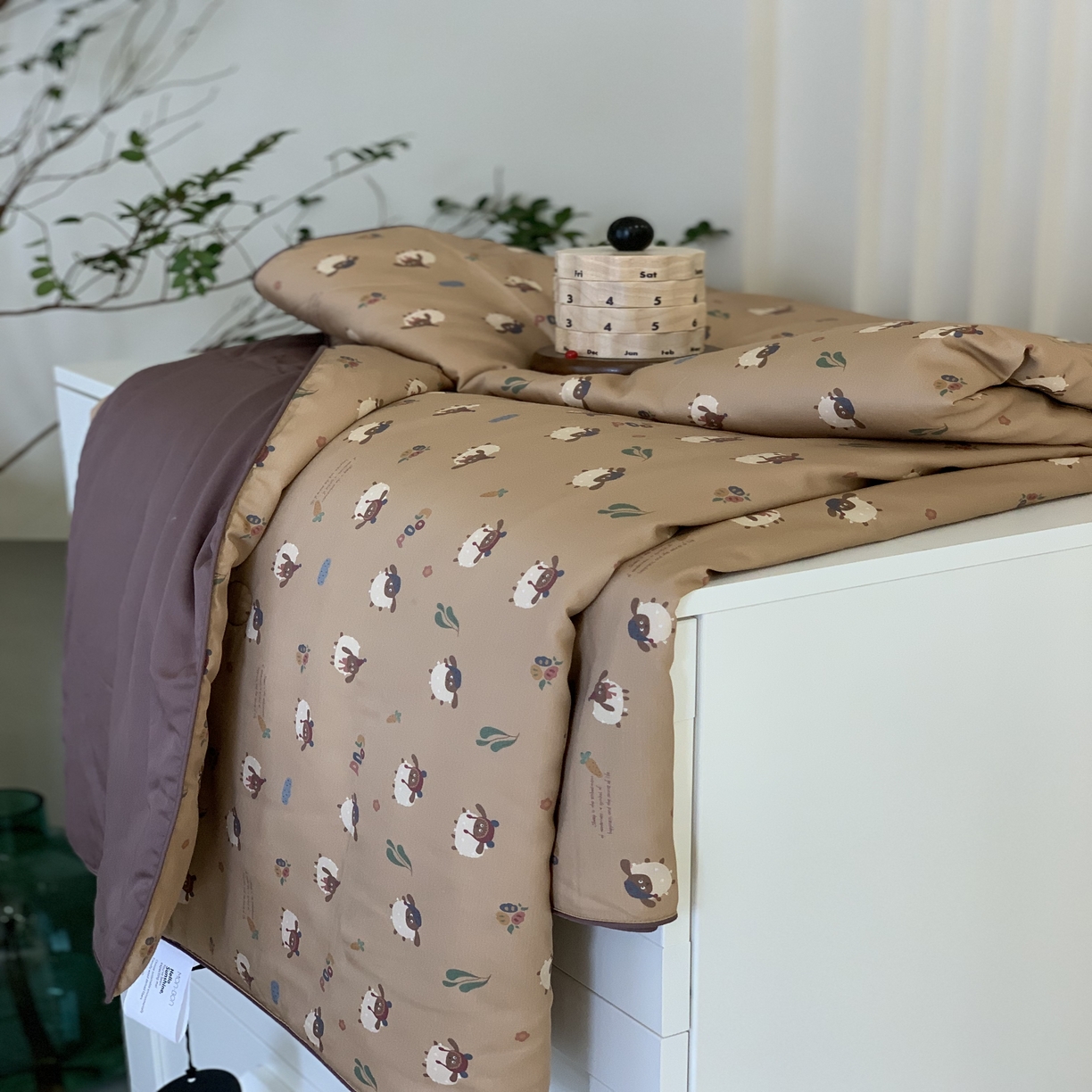 91家纺网 家纺一手货源 找家纺 汇庭 2025春夏新款蔓莎夏被系列夏凉被空调被单夏被 雪莉咖