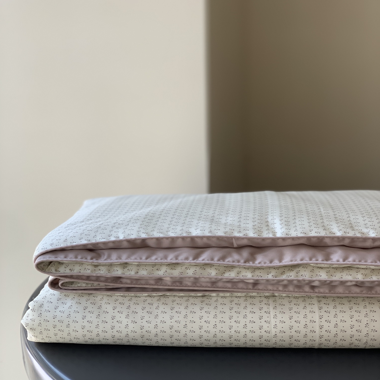 91家纺网 家纺一手货源 找家纺 汇庭 2025春夏新款蔓莎夏被系列夏凉被空调被单夏被 亚菲