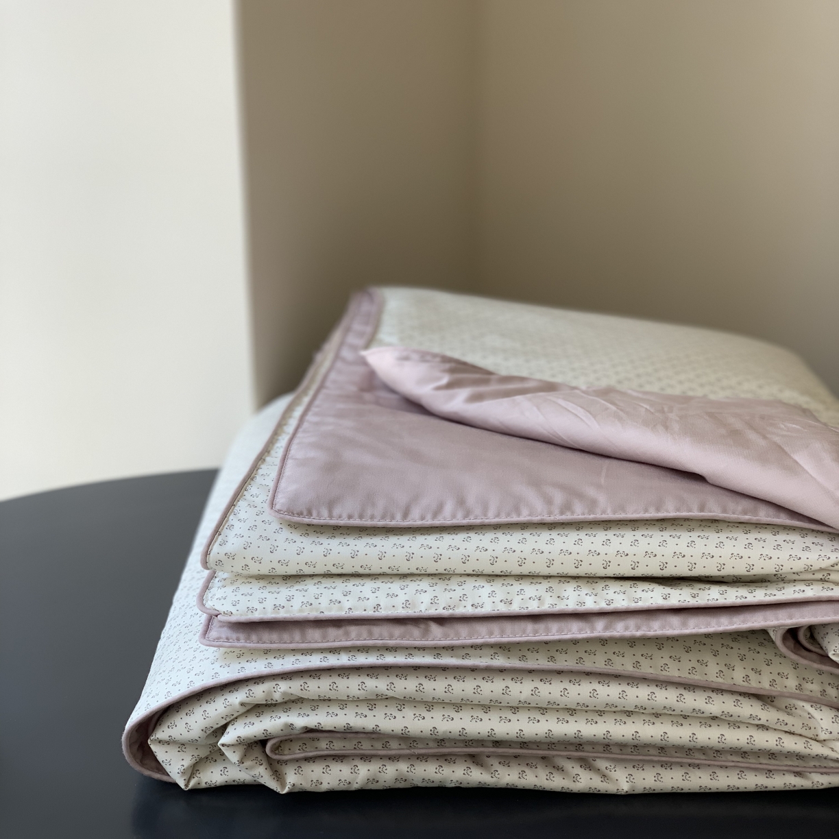 91家纺网 家纺一手货源 找家纺 汇庭 2025春夏新款蔓莎夏被系列夏凉被空调被单夏被 亚菲