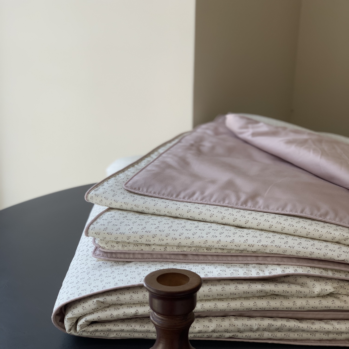 91家纺网 家纺一手货源 找家纺 汇庭 2025春夏新款蔓莎夏被系列夏凉被空调被单夏被 亚菲