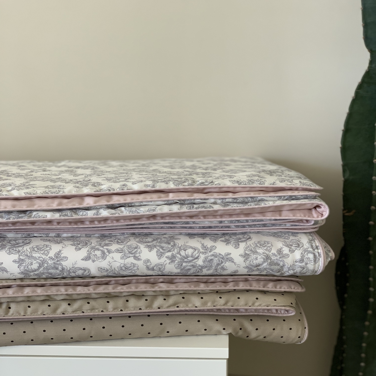 91家纺网 家纺一手货源 找家纺 汇庭 2025春夏新款蔓莎夏被系列夏凉被空调被单夏被 组合图仅供参考