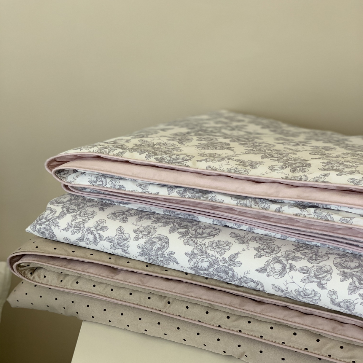 91家纺网 家纺一手货源 找家纺 汇庭 2025春夏新款蔓莎夏被系列夏凉被空调被单夏被 组合图仅供参考