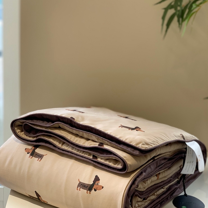 91家纺网 家纺一手货源 找家纺 汇庭 2025春夏新款蔓莎夏被系列夏凉被空调被单夏被 巴迪狗