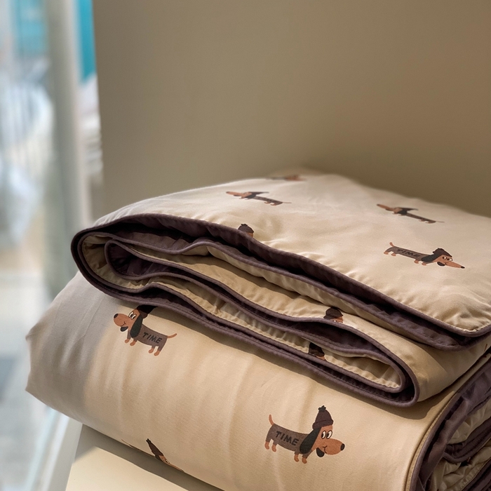 91家纺网 家纺一手货源 找家纺 汇庭 2025春夏新款蔓莎夏被系列夏凉被空调被单夏被 巴迪狗