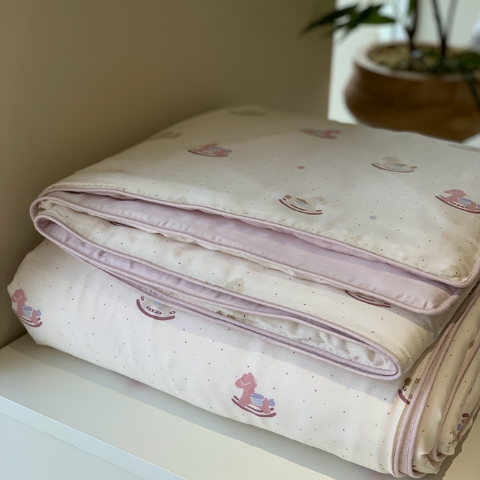 91家纺网 家纺一手货源 找家纺 汇庭 2025春夏新款蔓莎夏被系列夏凉被空调被单夏被 达拉木马