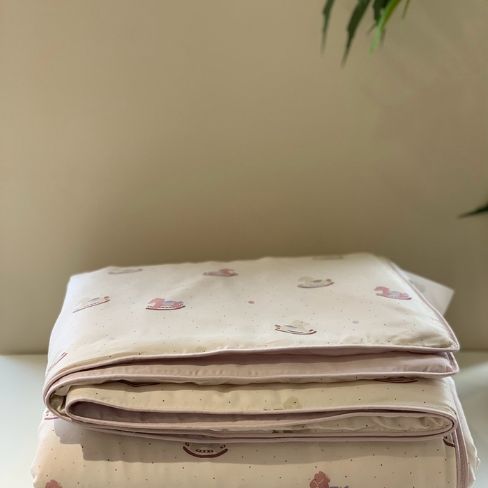 91家纺网 家纺一手货源 找家纺 汇庭 2025春夏新款蔓莎夏被系列夏凉被空调被单夏被 达拉木马