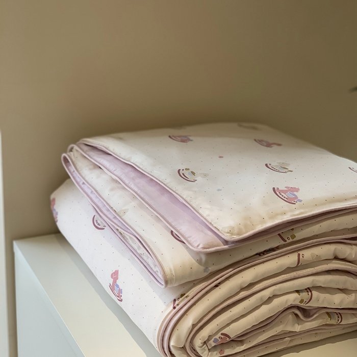 91家纺网 家纺一手货源 找家纺 汇庭 2025春夏新款蔓莎夏被系列夏凉被空调被单夏被 达拉木马