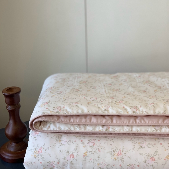 91家纺网 家纺一手货源 找家纺 汇庭 2025春夏新款蔓莎夏被系列夏凉被空调被单夏被 斐思粉