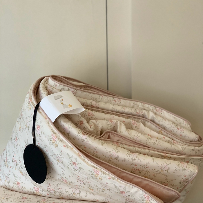 91家纺网 家纺一手货源 找家纺 汇庭 2025春夏新款蔓莎夏被系列夏凉被空调被单夏被 斐思粉