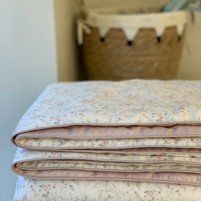 91家纺网 家纺一手货源 找家纺 汇庭 2025春夏新款蔓莎夏被系列夏凉被空调被单夏被 斐思粉