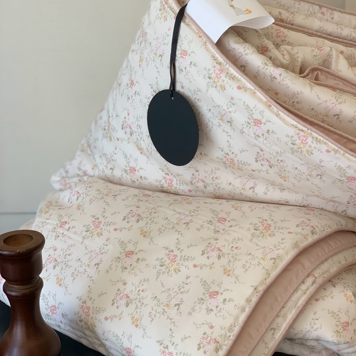 91家纺网 家纺一手货源 找家纺 汇庭 2025春夏新款蔓莎夏被系列夏凉被空调被单夏被 斐思粉