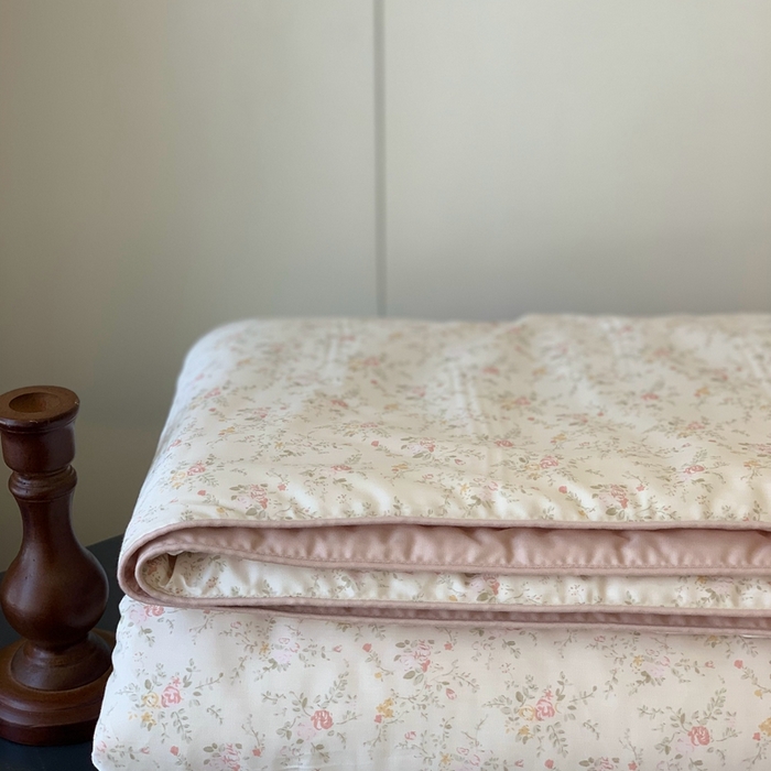 91家纺网 家纺一手货源 找家纺 汇庭 2025春夏新款蔓莎夏被系列夏凉被空调被单夏被 斐思粉