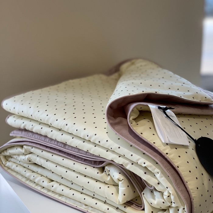 91家纺网 家纺一手货源 找家纺 汇庭 2025春夏新款蔓莎夏被系列夏凉被空调被单夏被 可可点点白