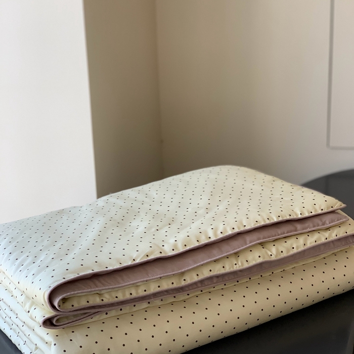 91家纺网 家纺一手货源 找家纺 汇庭 2025春夏新款蔓莎夏被系列夏凉被空调被单夏被 可可点点白