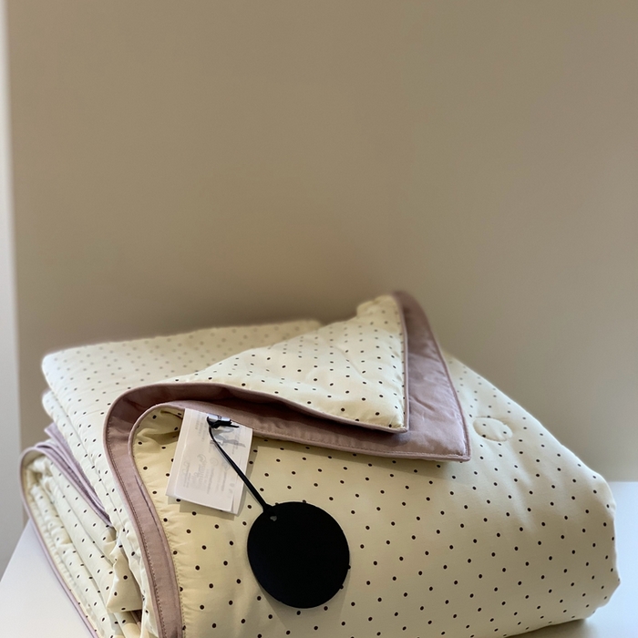 91家纺网 家纺一手货源 找家纺 汇庭 2025春夏新款蔓莎夏被系列夏凉被空调被单夏被 可可点点白