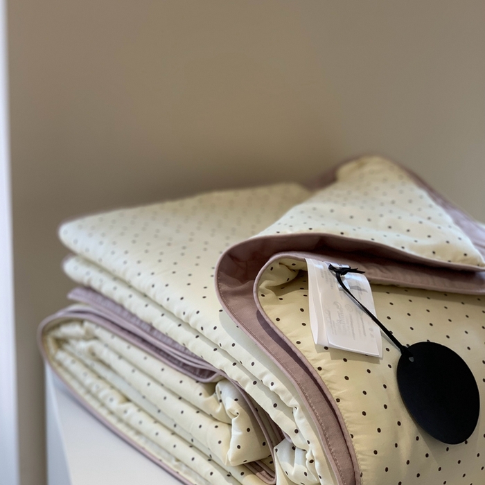 91家纺网 家纺一手货源 找家纺 汇庭 2025春夏新款蔓莎夏被系列夏凉被空调被单夏被 可可点点白