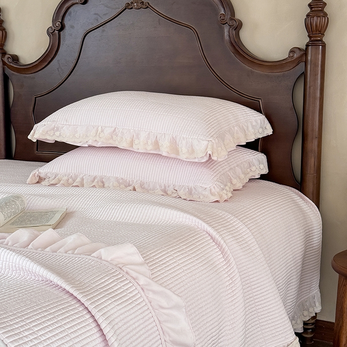 91家纺网 家纺一手货源 找家纺 汇庭 2025新款洛可可花边床盖三件套系列 洛可白桃