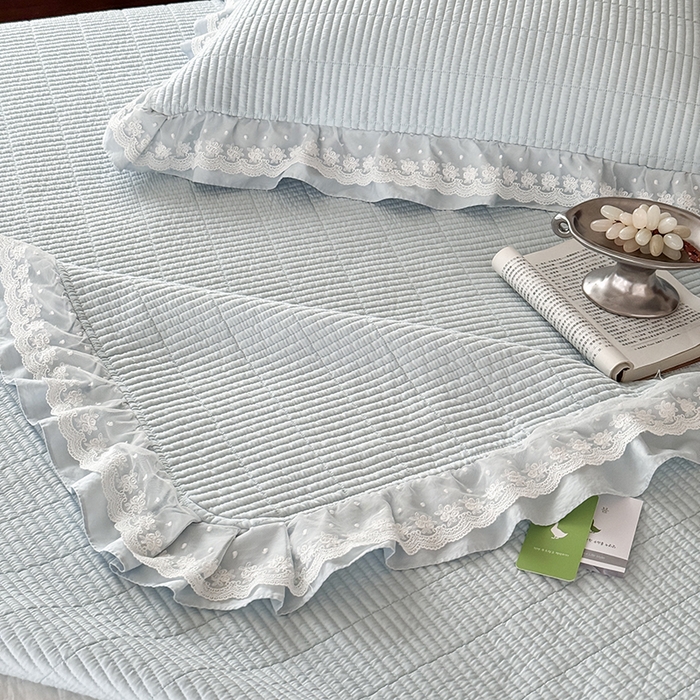 91家纺网 家纺一手货源 找家纺 汇庭 2025新款洛可可花边床盖三件套系列 洛可冰蓝