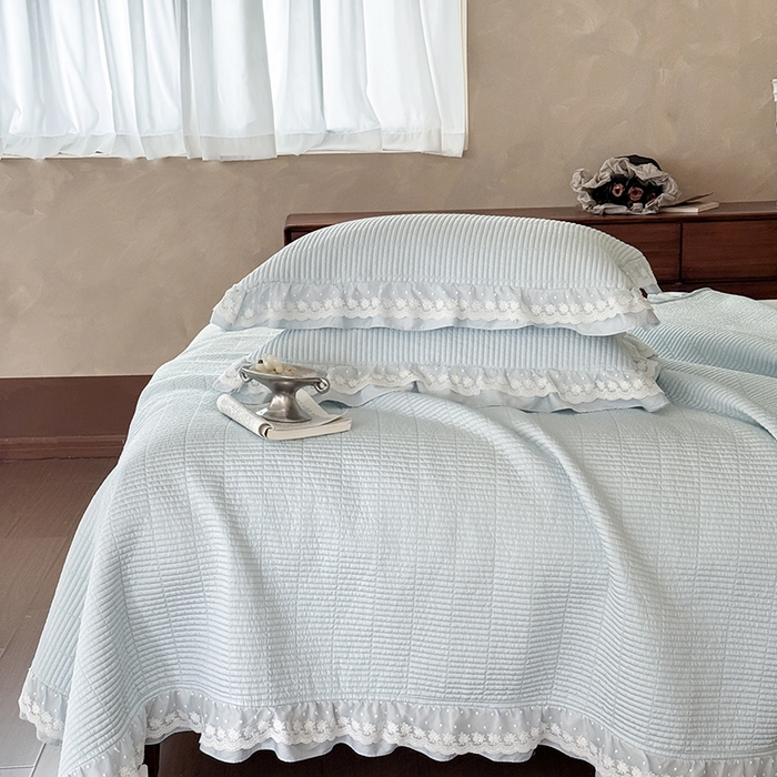 91家纺网 家纺一手货源 找家纺 汇庭 2025新款洛可可花边床盖三件套系列 洛可冰蓝