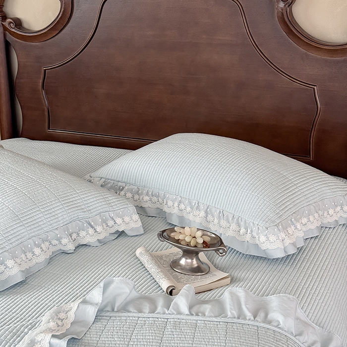 91家纺网 家纺一手货源 找家纺 汇庭 2025新款洛可可花边床盖三件套系列 洛可冰蓝