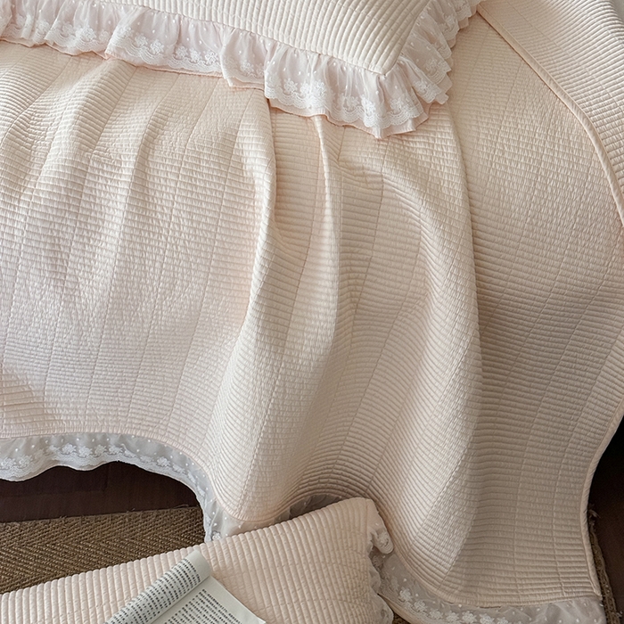 91家纺网 家纺一手货源 找家纺 汇庭 2025新款洛可可花边床盖三件套系列 洛可奶茶