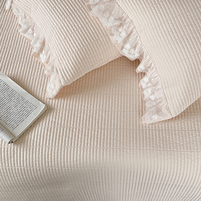 91家纺网 家纺一手货源 找家纺 汇庭 2025新款洛可可花边床盖三件套系列 洛可奶茶