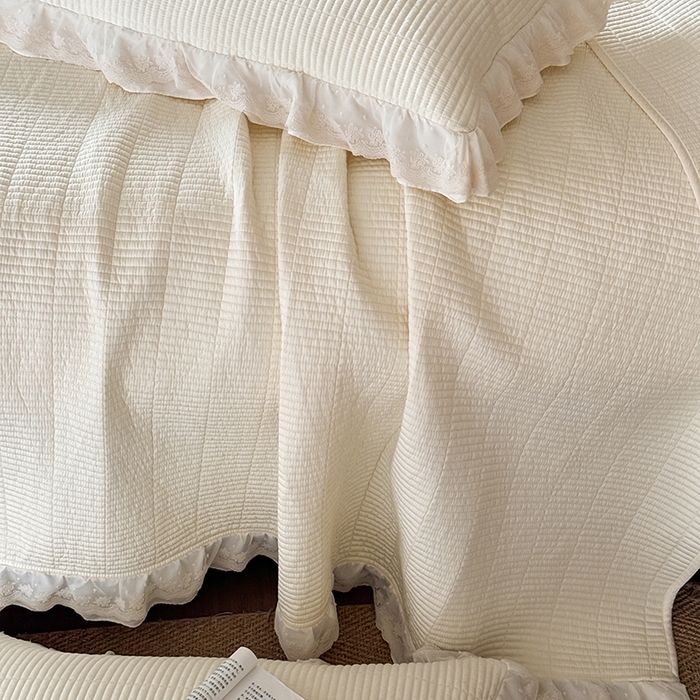 91家纺网 家纺一手货源 找家纺 汇庭 2025新款洛可可花边床盖三件套系列 洛可苏白