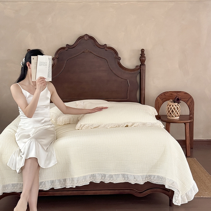 91家纺网 家纺一手货源 找家纺 汇庭 2025新款洛可可花边床盖三件套系列 洛可苏白