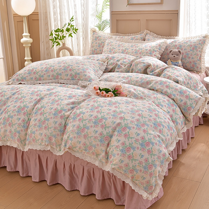 91家纺网 家纺一手货源 找家纺 绘萱家居 2026春夏新款纯棉100%全棉双层纱镂空花边工艺款床裙四件套 CQ佩洛斯