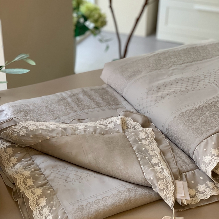 91家纺网 家纺一手货源 找家纺 汇庭 2025春夏新款洛可可夏被系列夏凉被空调被单夏被 灰色