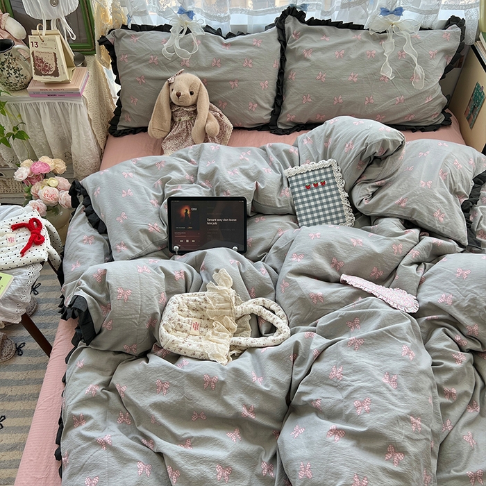 91家纺网 家纺一手货源 找家纺 原素 2025少女心云感双层纱皱皱边花卉四件套 蝴蝶结粉