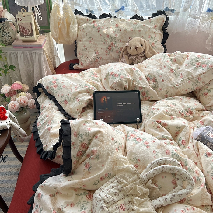 91家纺网 家纺一手货源 找家纺 原素 2025少女心云感双层纱皱皱边花卉四件套 魅影