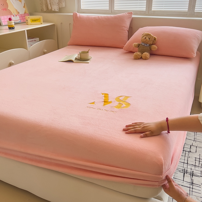 91家纺网 家纺一手货源 找家纺 （总）合纵跨境工厂 2025新款加厚简约牛奶绒刺绣系列跨境外贸JIT一件代发TEMU亚马逊希音包过核价 床笠