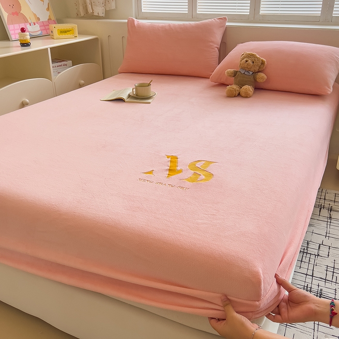 91家纺网 家纺一手货源 找家纺 （总）合纵跨境工厂 2025新款加厚简约牛奶绒刺绣系列跨境外贸JIT一件代发TEMU亚马逊希音包过核价 床笠