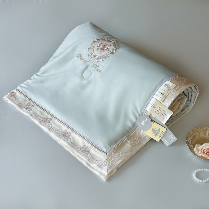 91家纺网 家纺一手货源 找家纺 汇庭 2025春夏新款繁华之间夏被系列夏凉被单夏被 蓝色