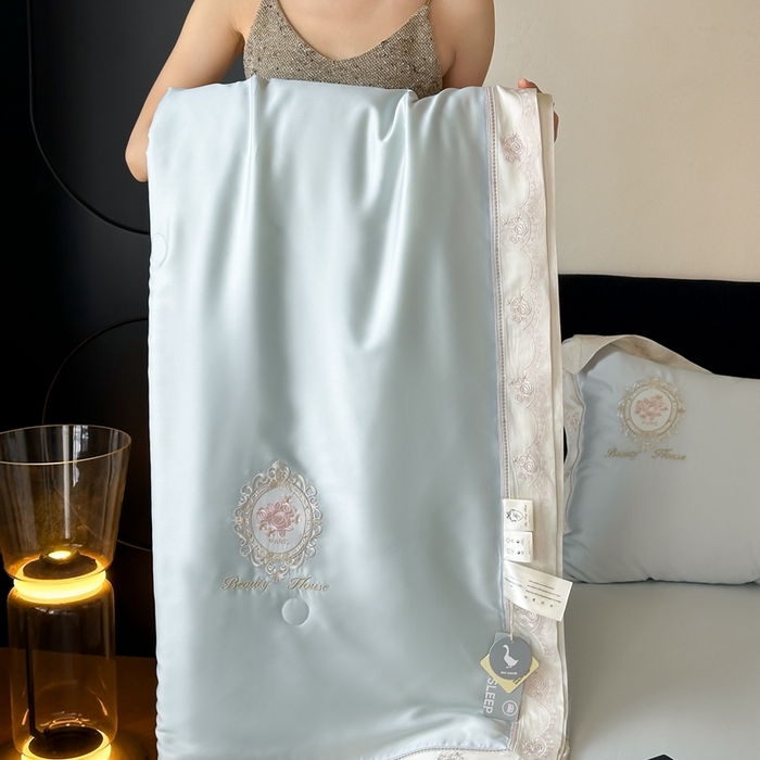 91家纺网 家纺一手货源 找家纺 汇庭 2025春夏新款繁华之间夏被系列夏凉被单夏被 蓝色