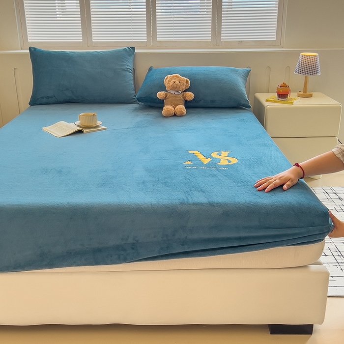 合纵跨境工厂 2025新款加厚简约牛奶绒刺绣系列跨境外贸JIT一件代发TEMU亚马逊希音包过核价 床笠 孔雀蓝