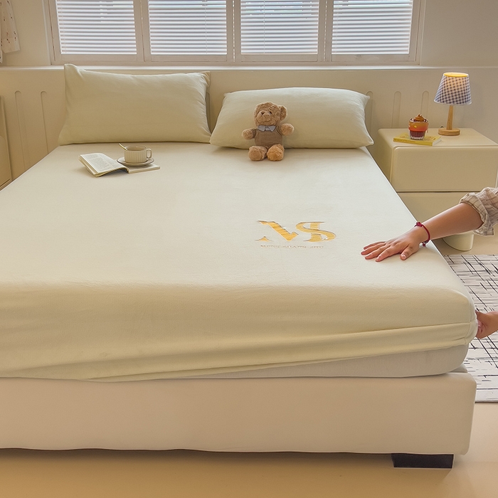 合纵跨境工厂 2025新款加厚简约牛奶绒刺绣系列跨境外贸JIT一件代发TEMU亚马逊希音包过核价 床笠 奶油米