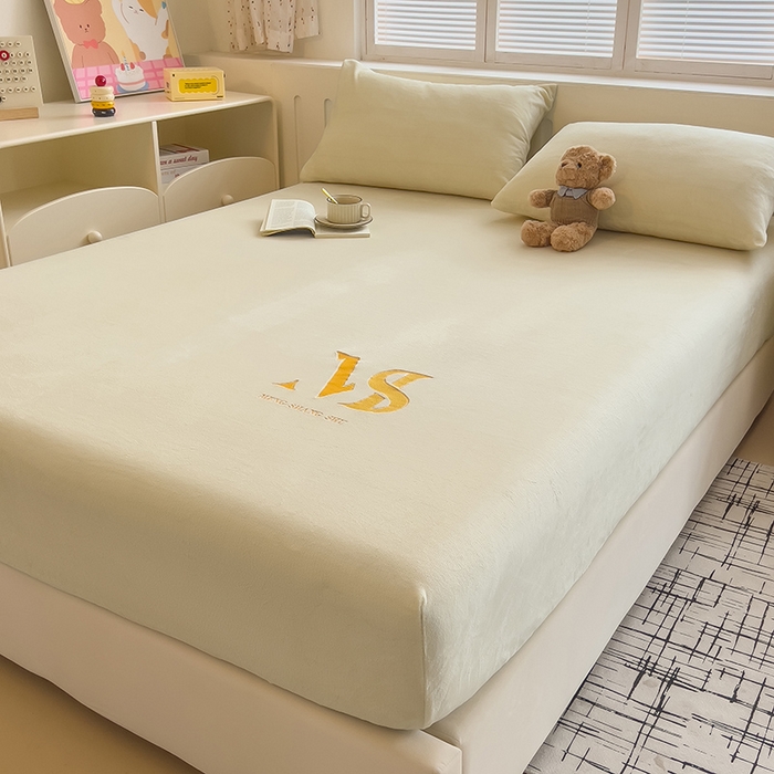 91家纺网 家纺一手货源 找家纺 合纵跨境工厂 2025新款加厚简约牛奶绒刺绣系列跨境外贸JIT一件代发TEMU亚马逊希音包过核价 床笠 奶油米