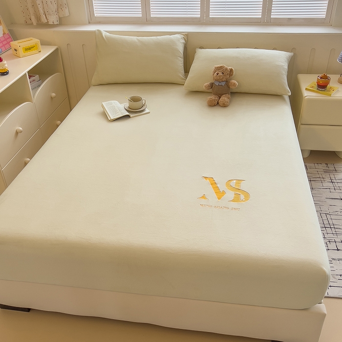 91家纺网 家纺一手货源 找家纺 合纵跨境工厂 2025新款加厚简约牛奶绒刺绣系列跨境外贸JIT一件代发TEMU亚马逊希音包过核价 床笠 奶油米